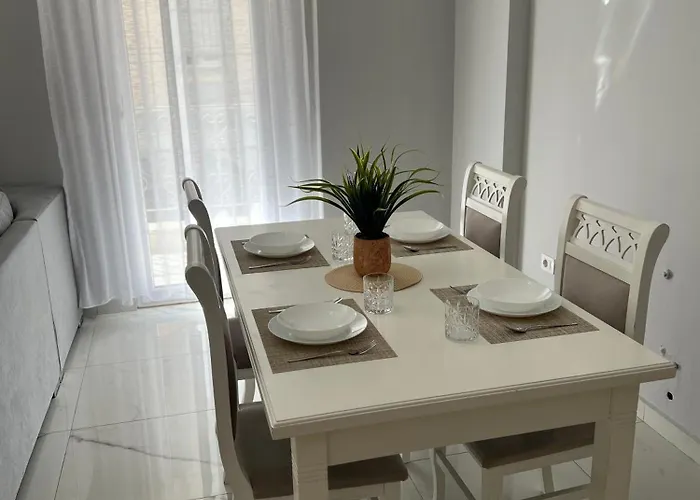 Meri's In Center * Shkodër