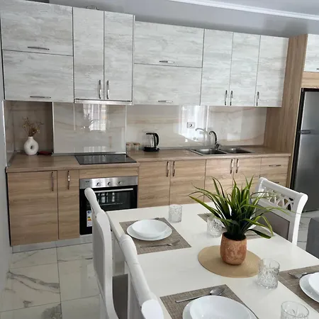 Meri's In Center * Shkodër