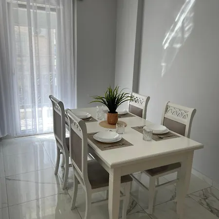 Meri's In Center Apartamento Shkodër