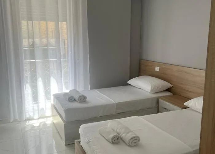 Daire Meri's In Center *