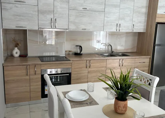 Meri's In Center * Shkodra